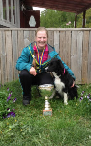 Susy Tvärnstedt med Vallhunden Jo